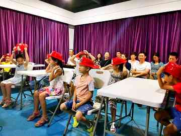 小红帽的STEAM教育课堂气氛