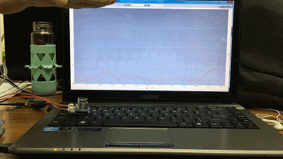 少儿编程之超声波传感器检测外物与自身的距离，并在电脑上绘制出距离曲线。